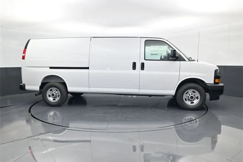 2025 Gmc Savana Cargo 3500 photo 1