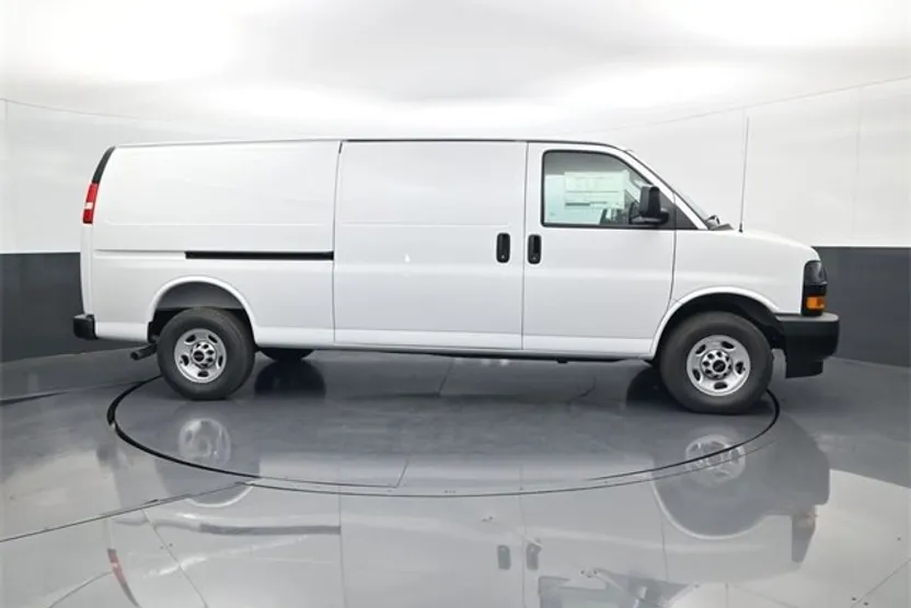 2025 Gmc Savana Cargo 3500 photo 1