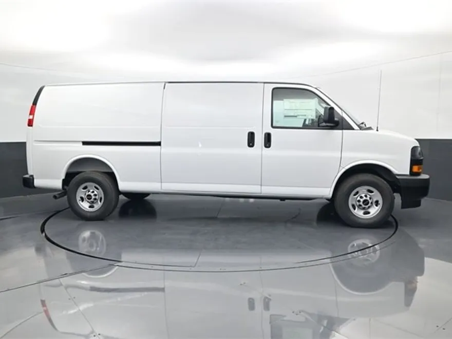 2025 Gmc Savana Cargo 3500 photo 1
