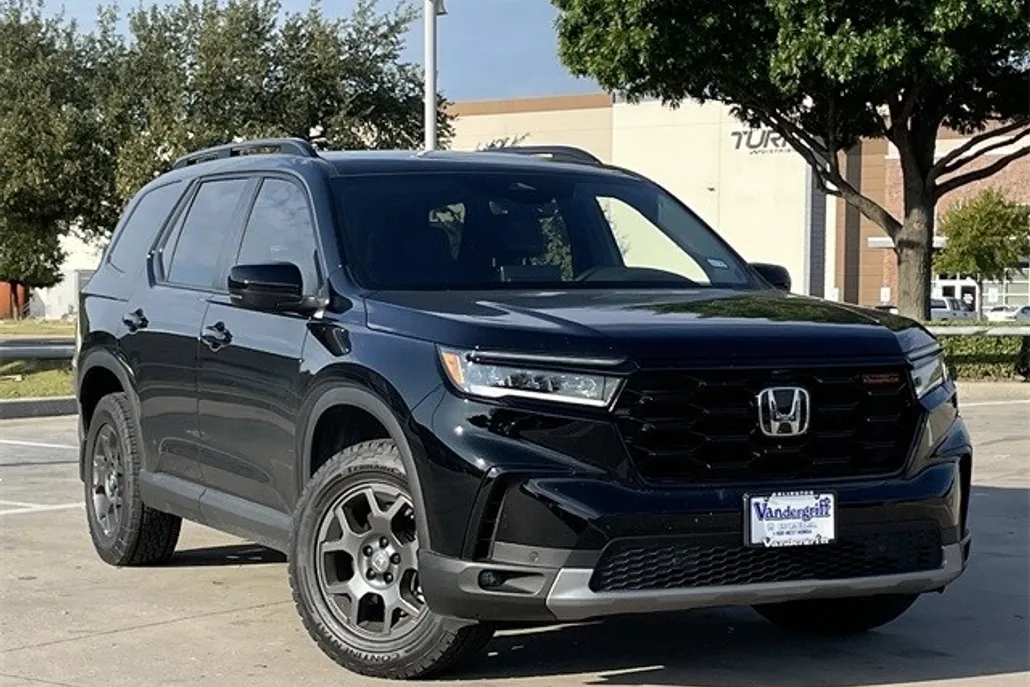 2025 Honda Pilot TrailSport photo 1