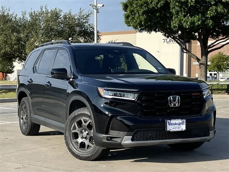 2025 Honda Pilot TrailSport photo 1