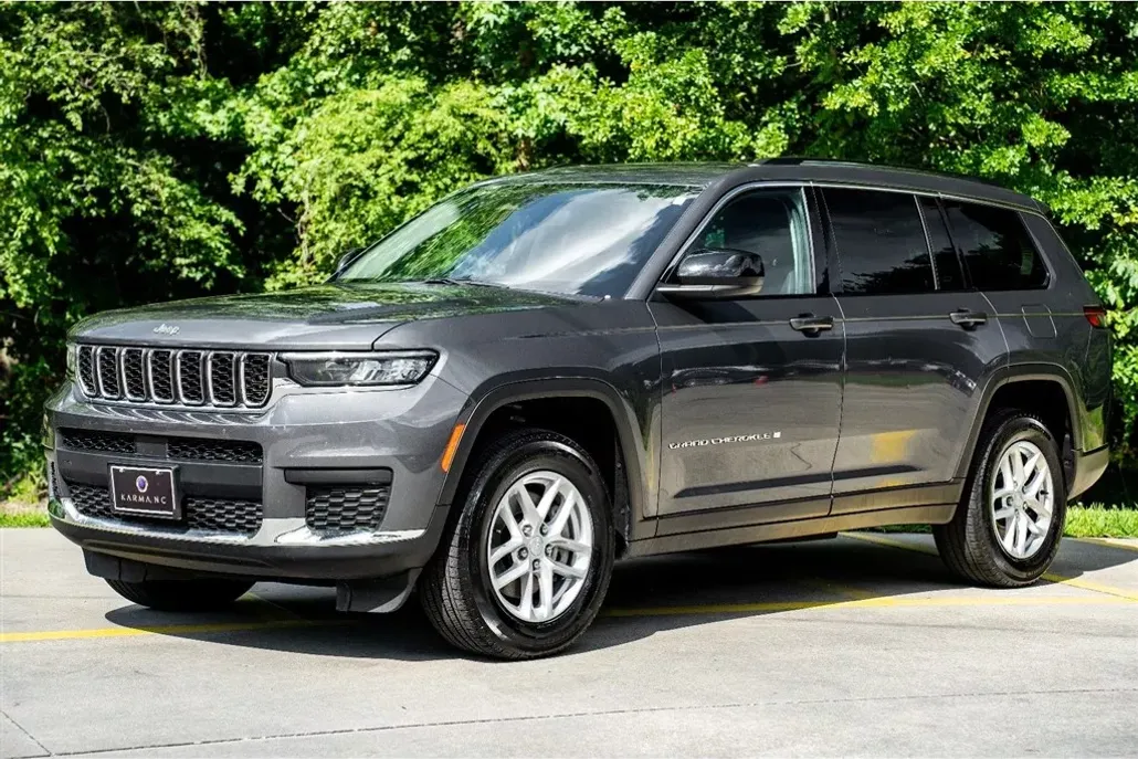 2023 Jeep Grand Cherokee Laredo photo 1