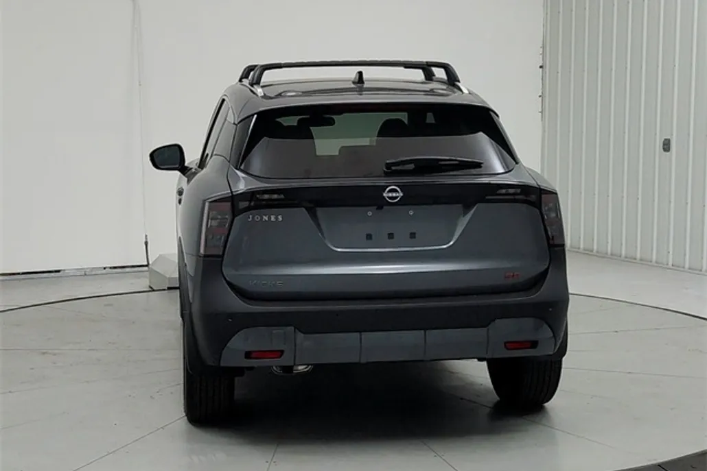 2026 Nissan Kicks SR photo 1