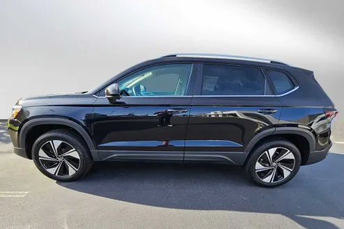 2025 Volkswagen Taos SE photo 2