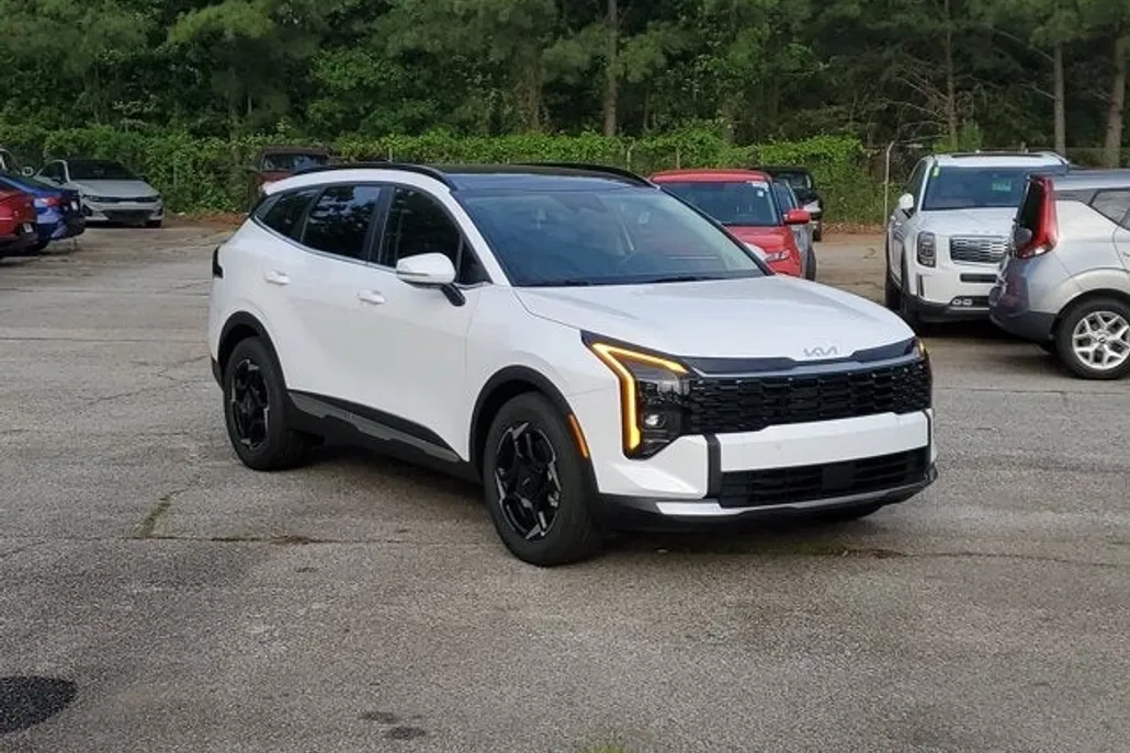 2026 Kia Sportage EX photo 1