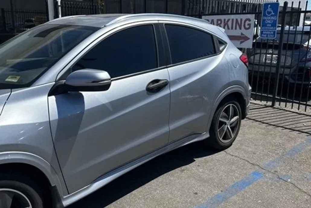2019 Honda HR-V Touring photo 1