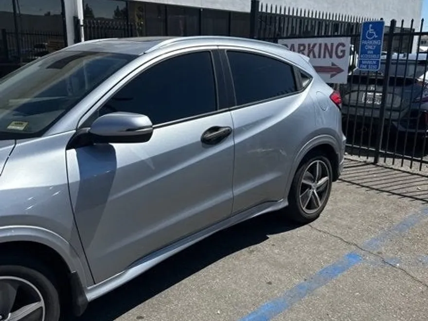 2019 Honda HR-V Touring photo 1