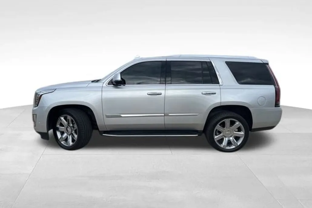 2017 Cadillac Escalade Luxury photo 1