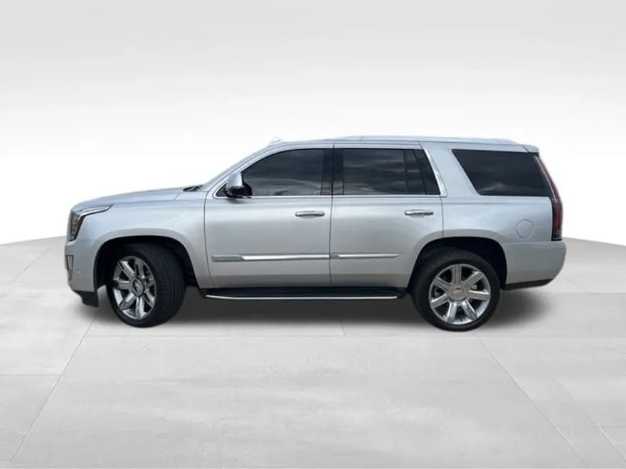 2017 Cadillac Escalade Luxury photo 1