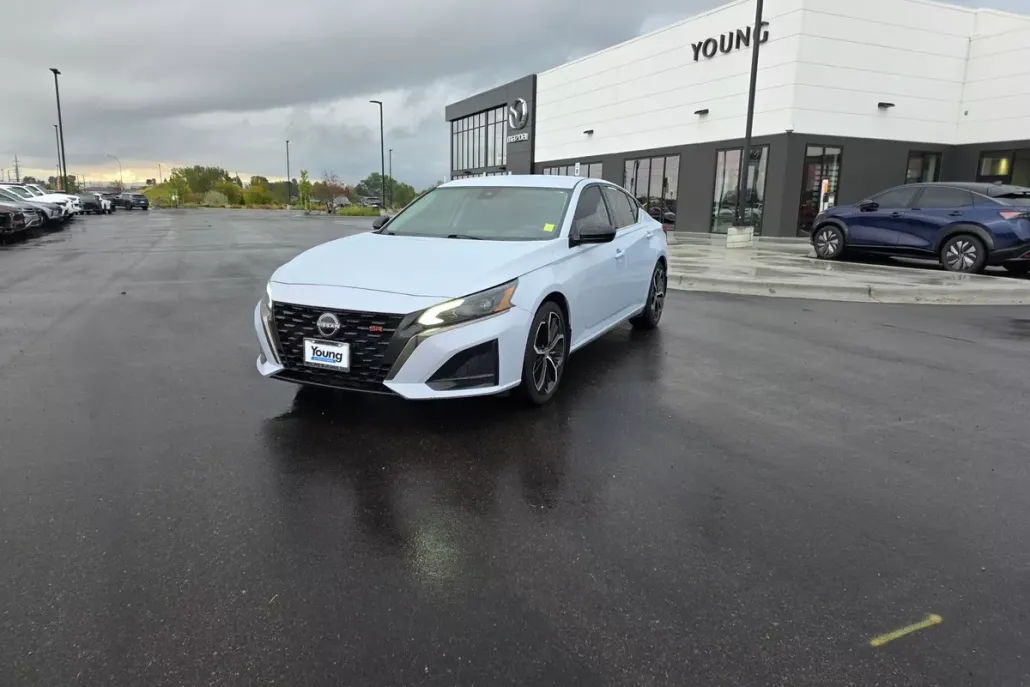 2023 Nissan Altima 2.5 SR photo 1