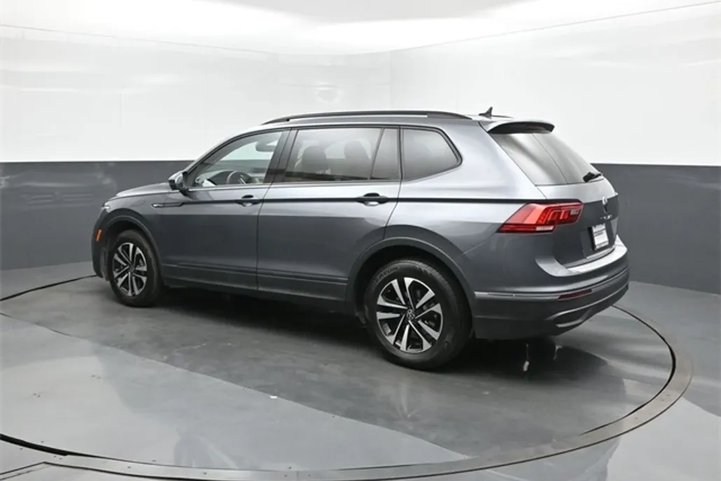 2023 Volkswagen Tiguan S photo 1