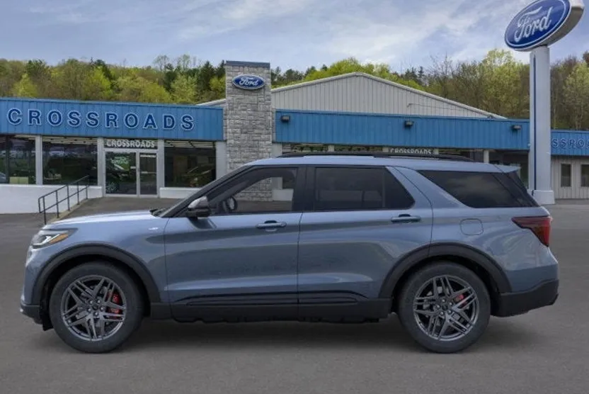 2025 Ford Explorer ST-Line photo 1