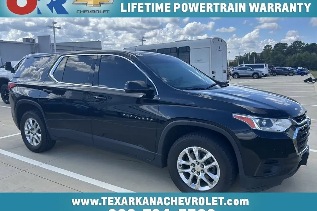2021 Chevrolet Traverse LS photo 1
