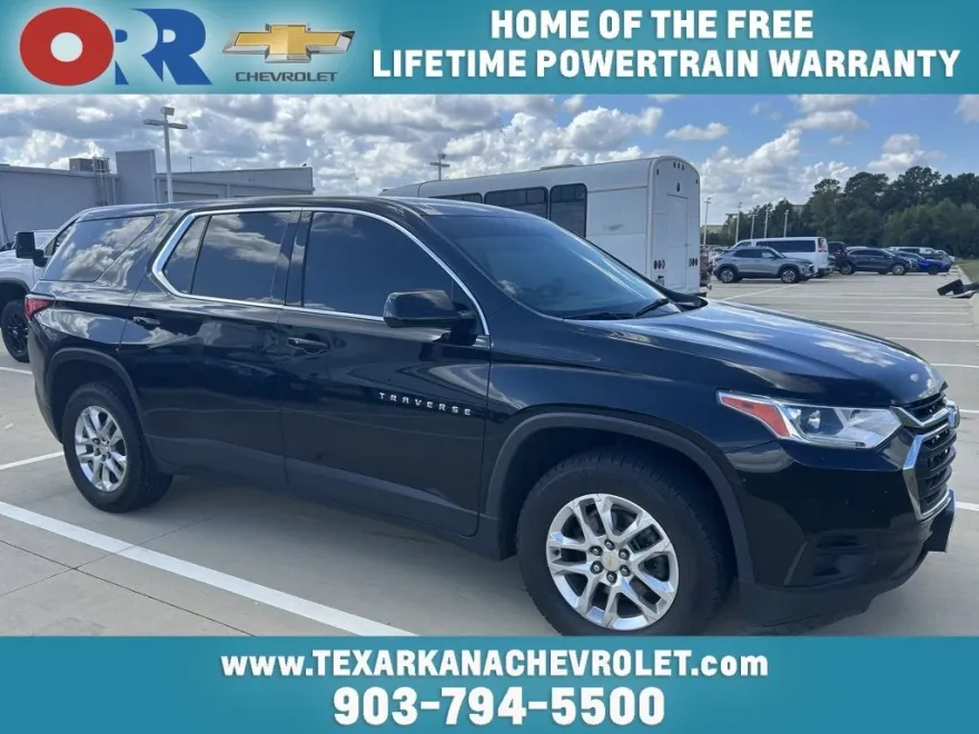 2021 Chevrolet Traverse LS photo 1