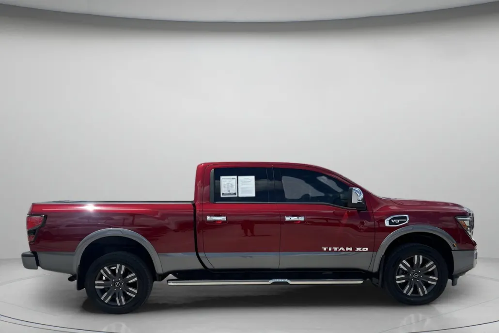 2023 Nissan Titan Platinum Reserve Crew Cab photo 1