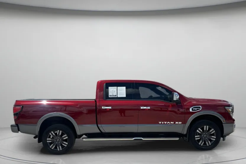 2023 Nissan Titan Platinum Reserve Crew Cab photo 1
