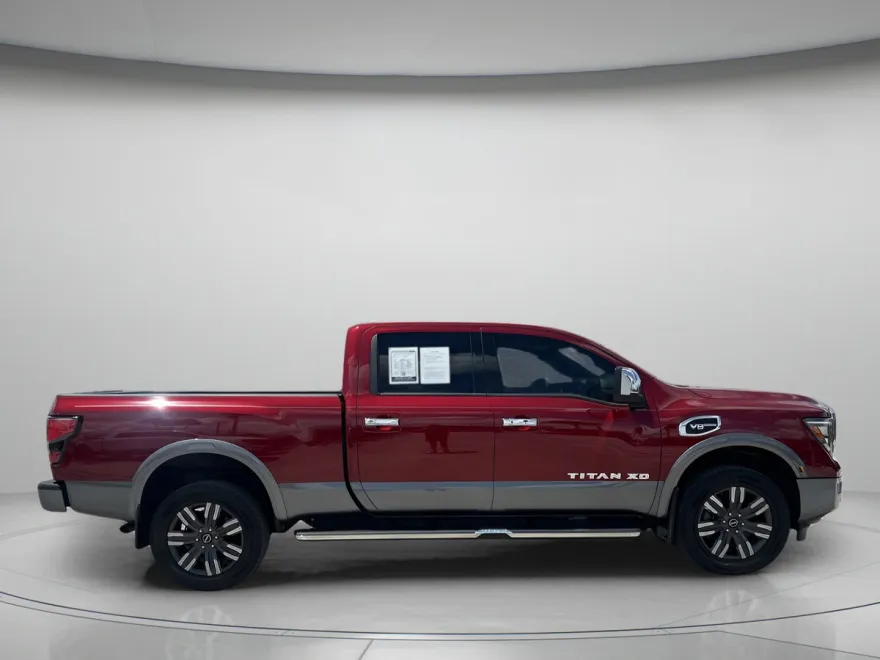 2023 Nissan Titan Platinum Reserve Crew Cab photo 1