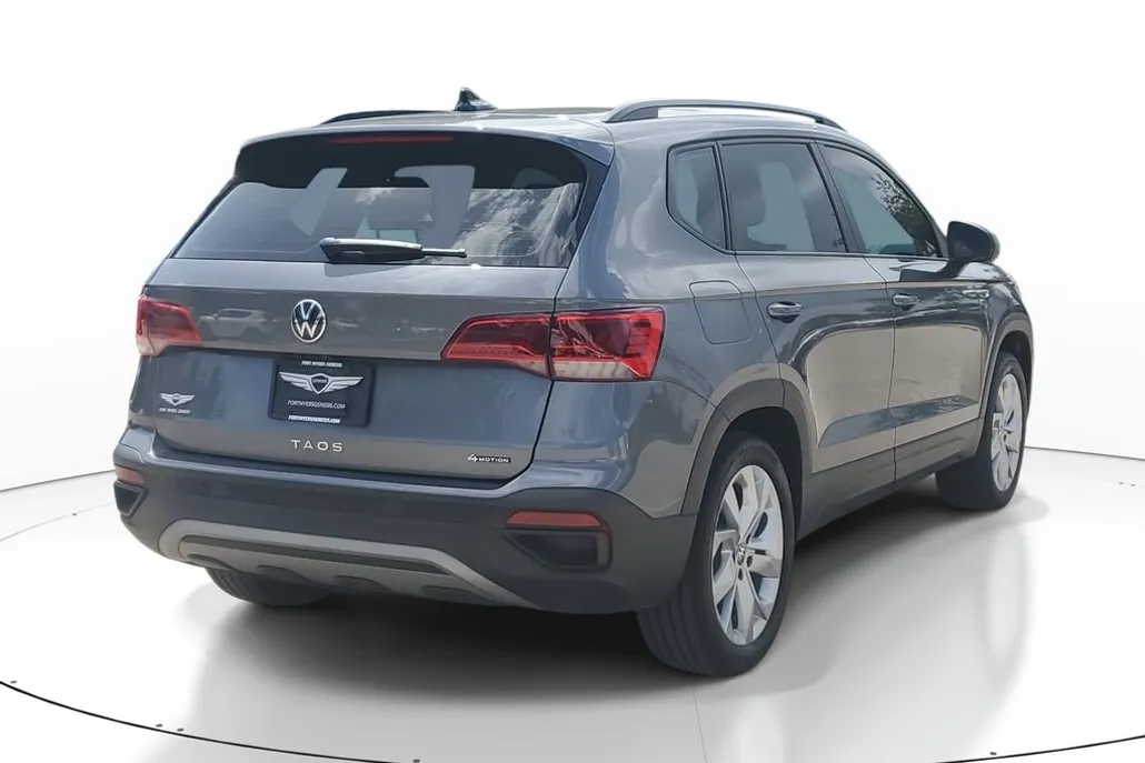 2023 Volkswagen Taos S photo 1
