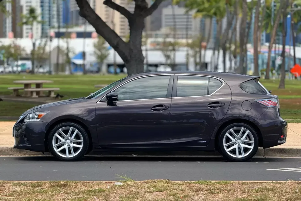 2014 Lexus CT 200h photo 1