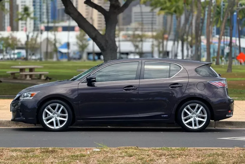 2014 Lexus CT 200h photo 1