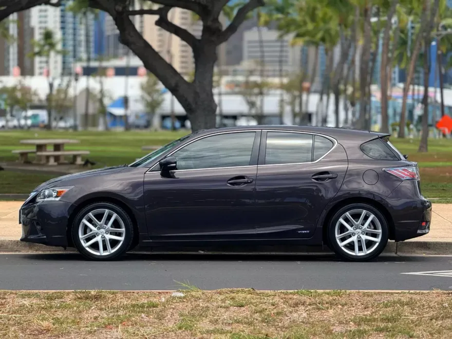 2014 Lexus CT 200h photo 1