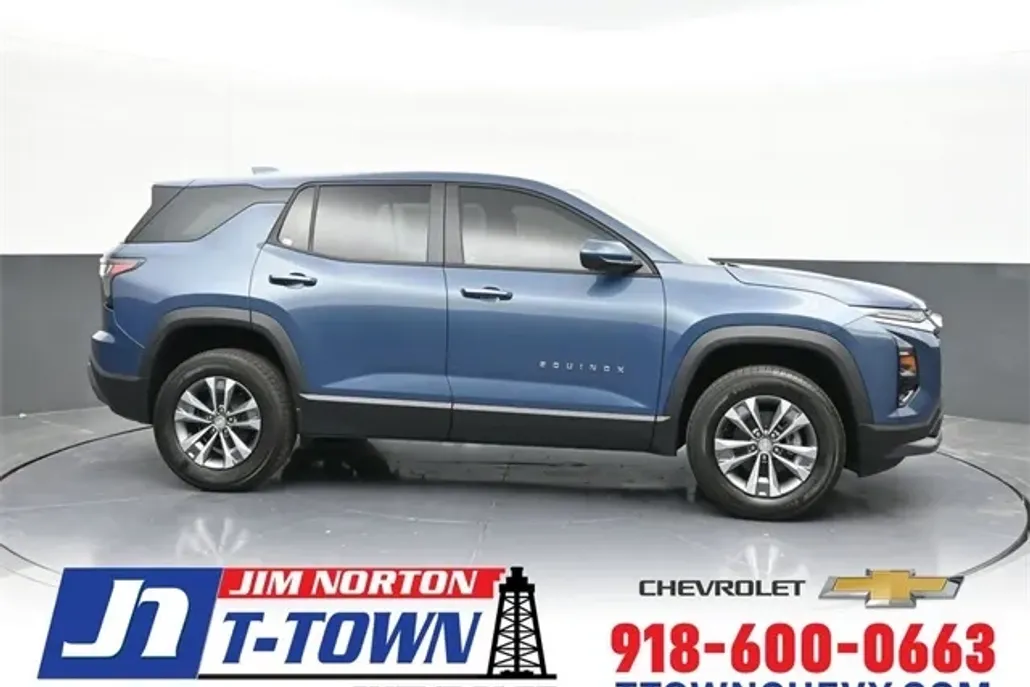 2026 Chevrolet Equinox LT photo 1