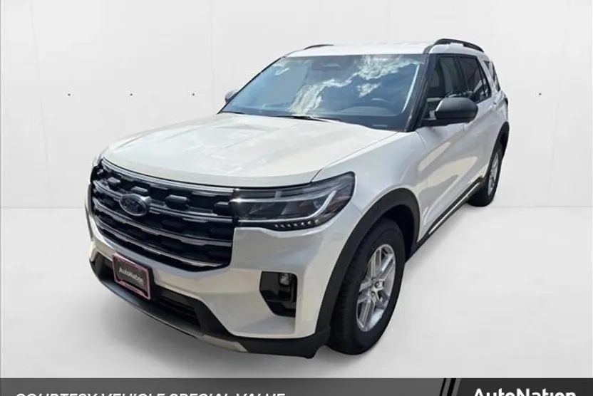 2025 Ford Explorer photo 1