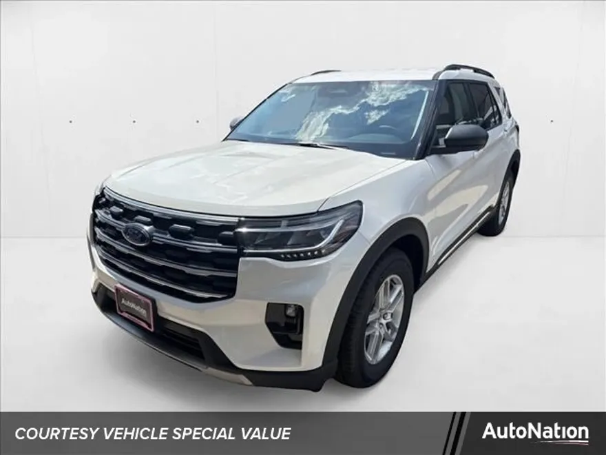 2025 Ford Explorer photo 1