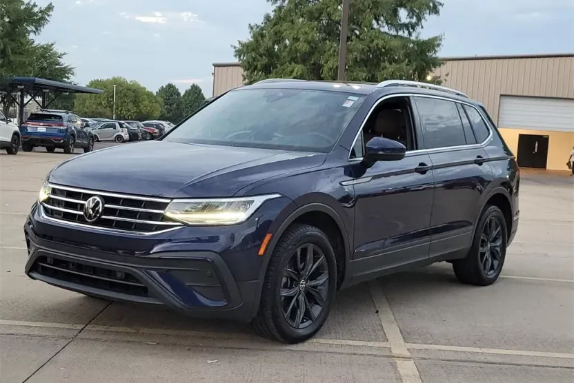 2022 Volkswagen Tiguan SE photo 1