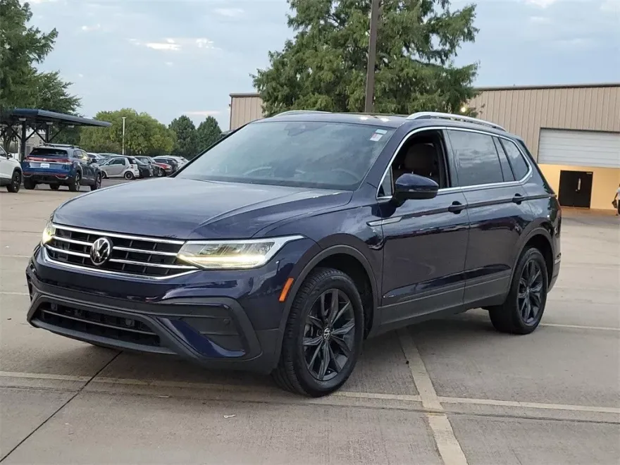 2022 Volkswagen Tiguan SE photo 1
