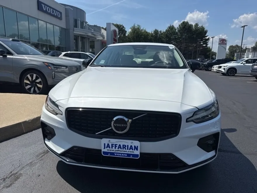 2024 Volvo S60 B5 Plus photo 1