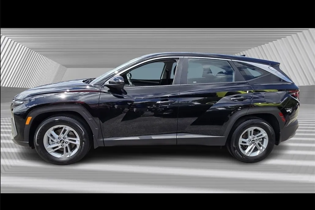 2025 Hyundai Tucson SE photo 1