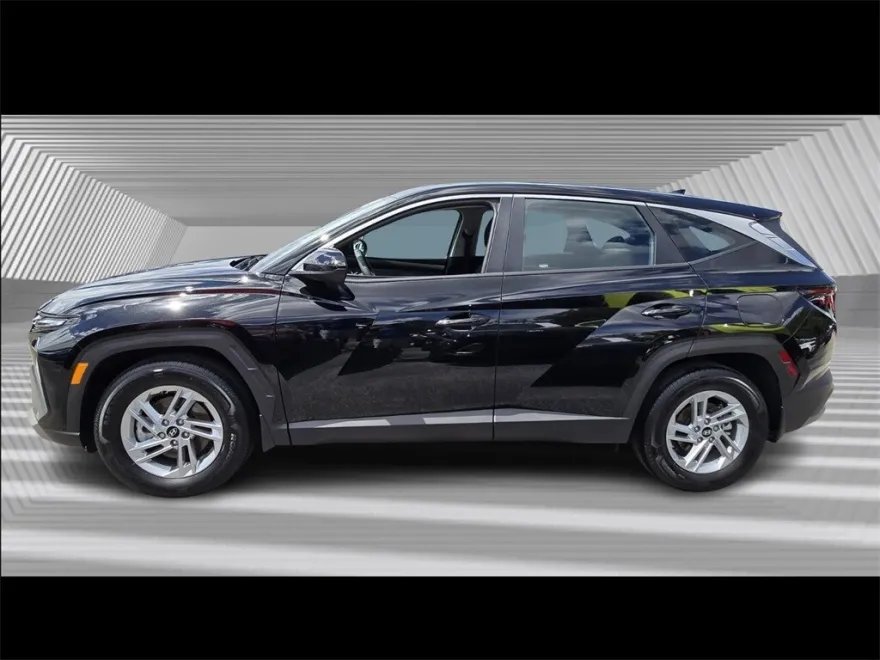 2025 Hyundai Tucson SE photo 1