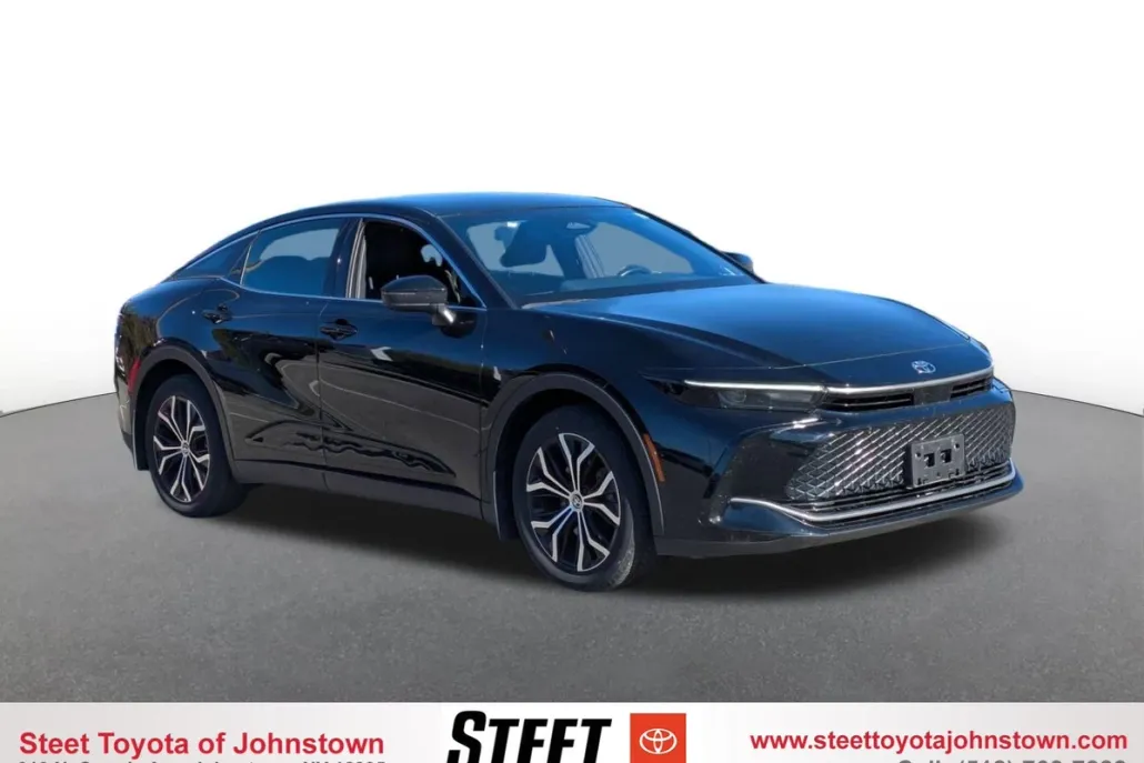 2023 Toyota Crown XLE photo 1