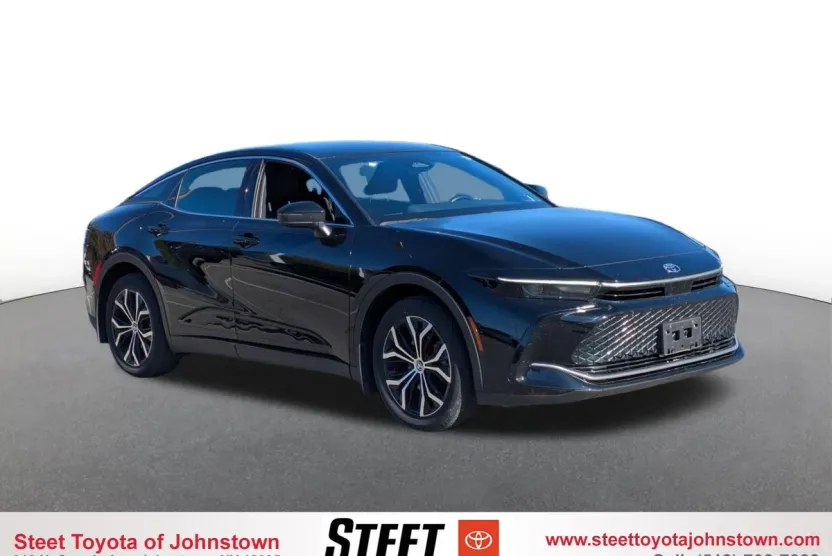 2023 Toyota Crown XLE photo 1