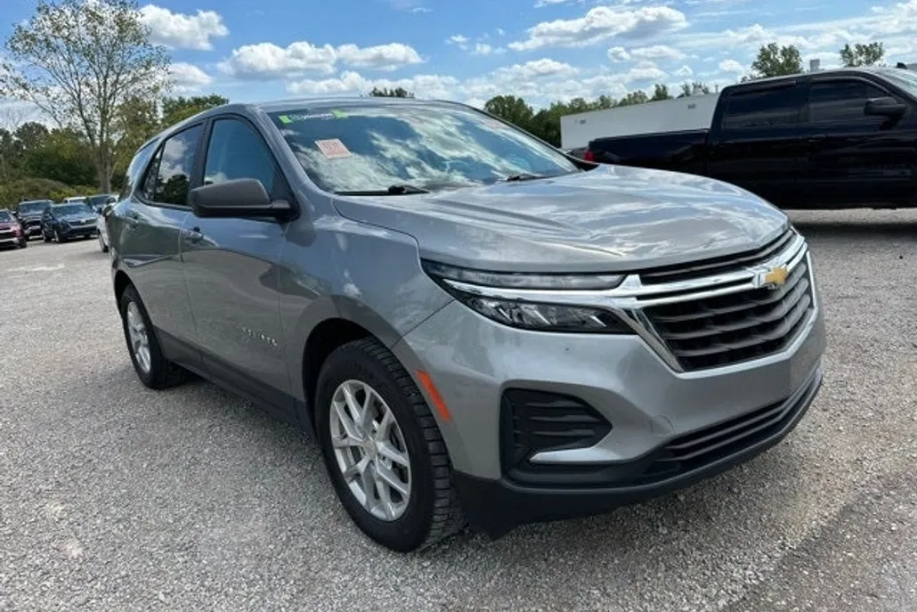 2024 Chevrolet Equinox LS photo 1