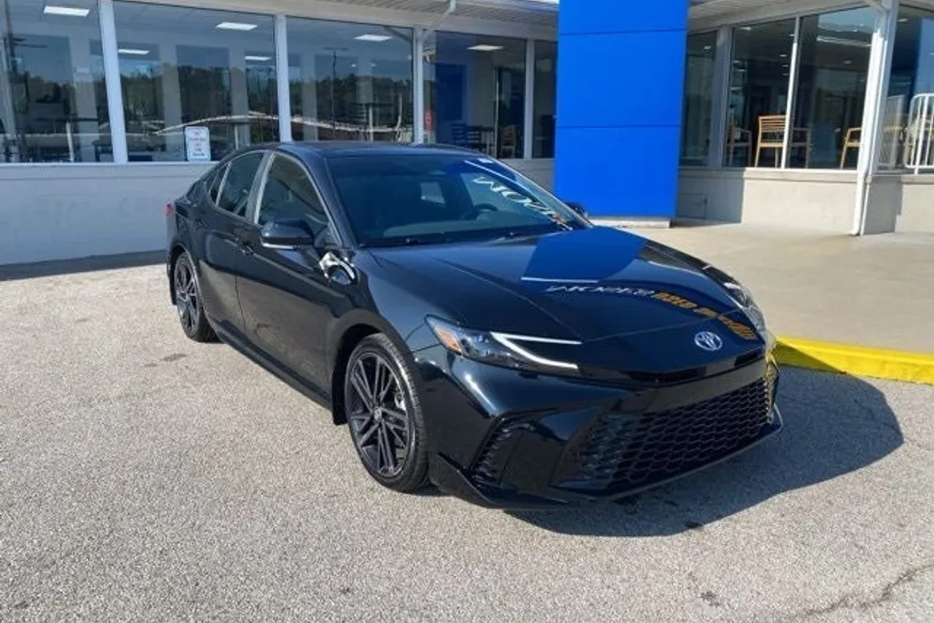 2025 Toyota Camry XSE photo 1