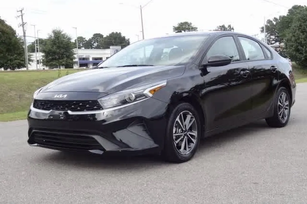 2023 Kia Forte LXS photo 1