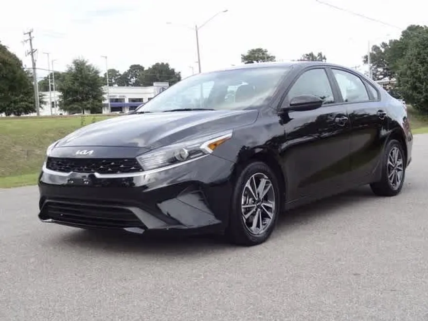 2023 Kia Forte LXS photo 1