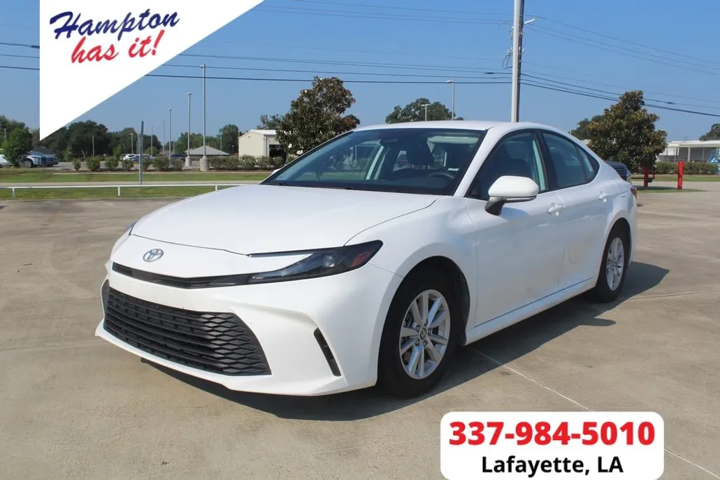 2025 Toyota Camry LE photo 1