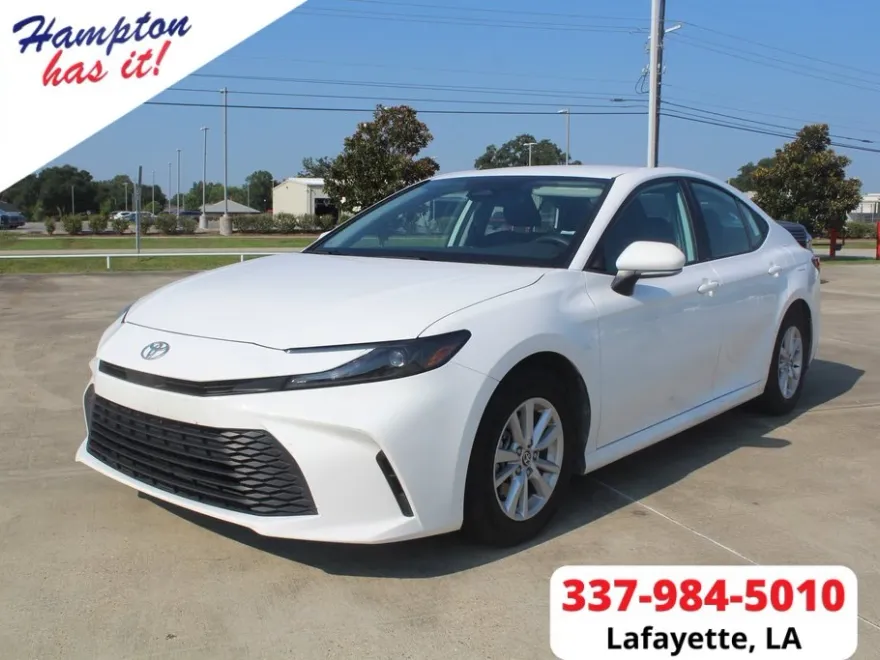 2025 Toyota Camry LE photo 1