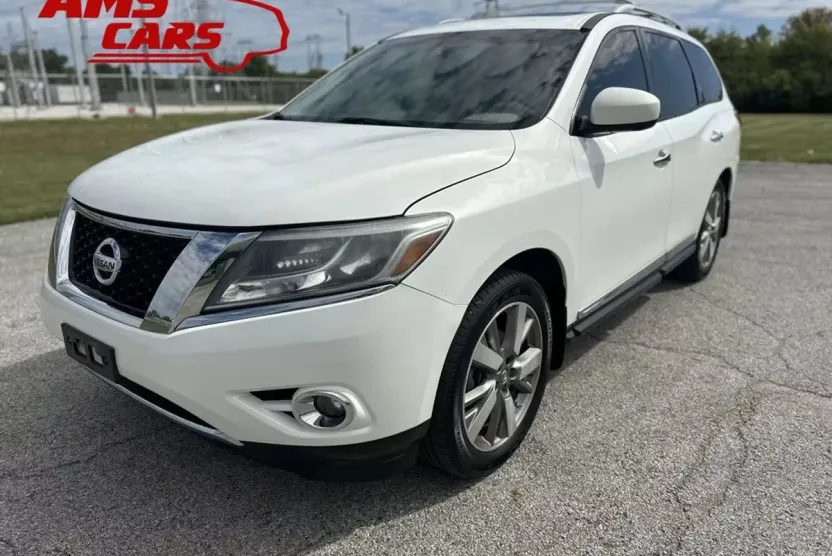 2013 Nissan Pathfinder Platinum photo 1