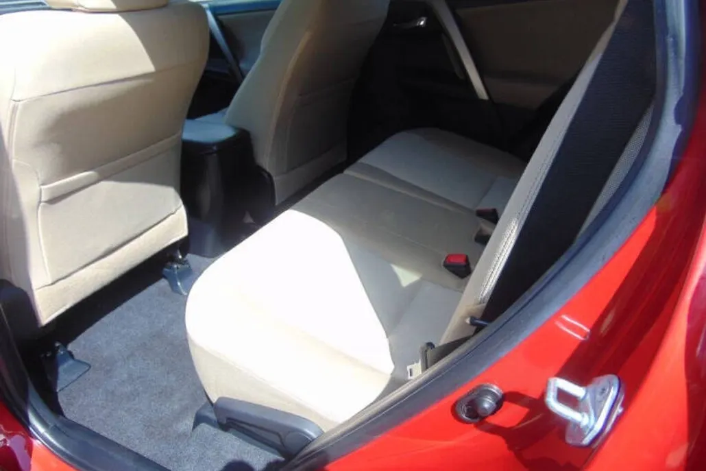2015 Toyota RAV4 XLE photo 1