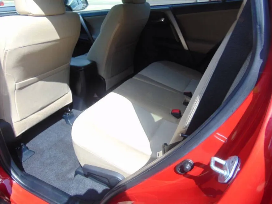 2015 Toyota RAV4 XLE photo 1