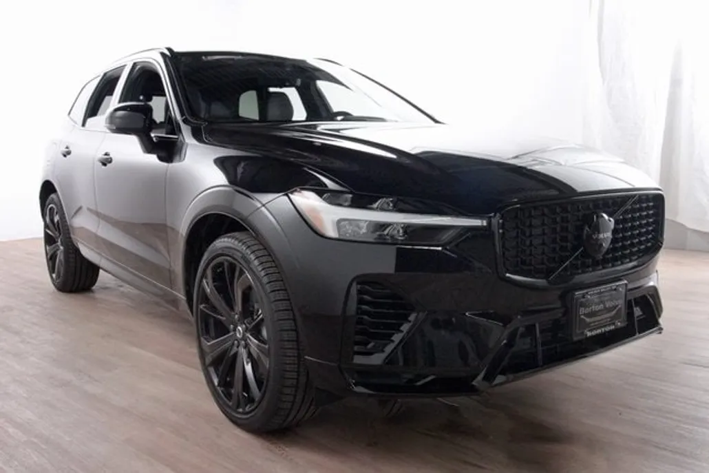 2025 Volvo XC60 Hybrid T8 Black Edition photo 1