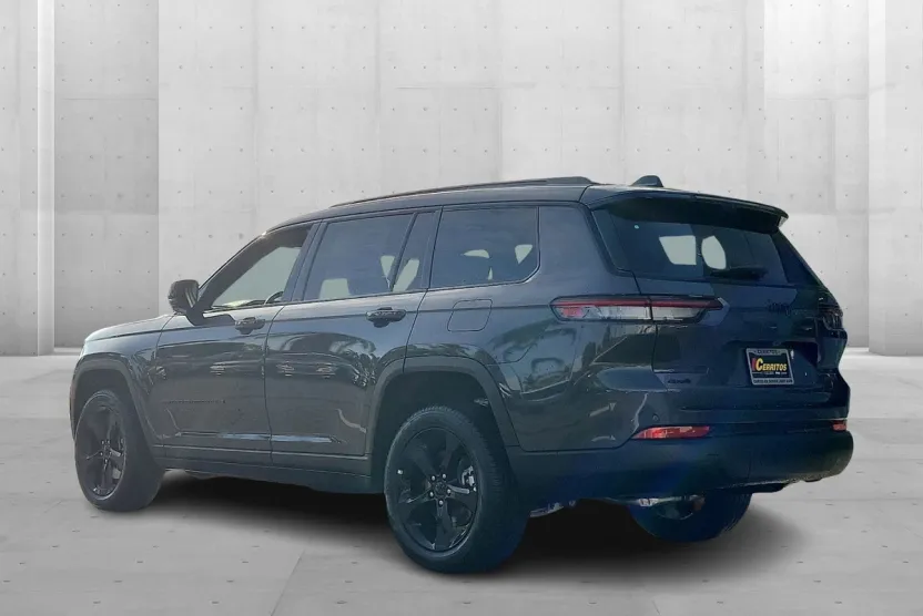 2025 Jeep Grand Cherokee L photo 1