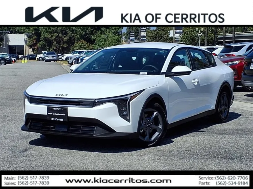 2025 Kia K4 LXS photo 1
