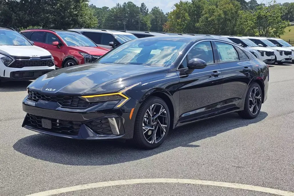 2025 Kia K5 GT-Line photo 1