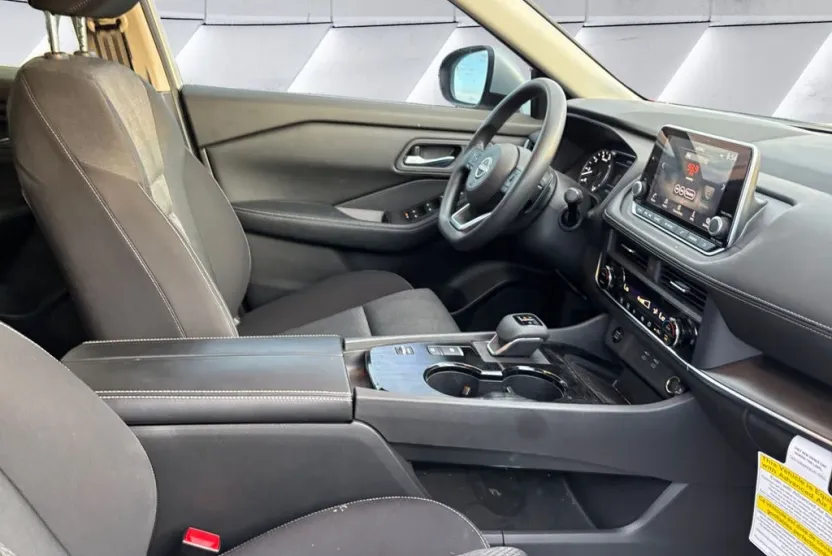 2024 Nissan Rogue SV photo 1