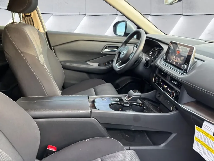 2024 Nissan Rogue SV photo 1